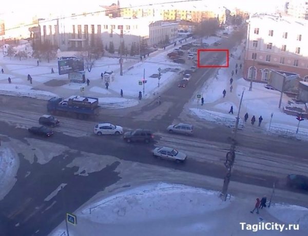 Просадка асфальта на улице Пархоменко в Нижнем Тагиле ликвидирована (ФОТО)