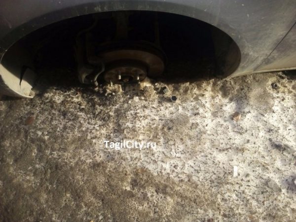 Злоумышленники похитили колёса с автомобиля на улице Окунева в Нижнем Тагиле (ФОТО)