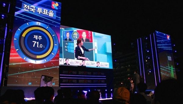Демократ Мун Чжэ Ин лидирует на президентских выборах в Южной Корее