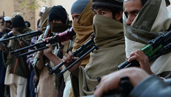 “Талибан”* опубликовал новое видео с похищенными в Кабуле иностранцами