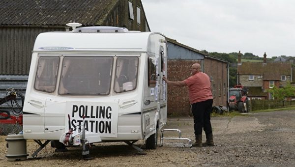 В Британии проходит голосование на выборах в парламент