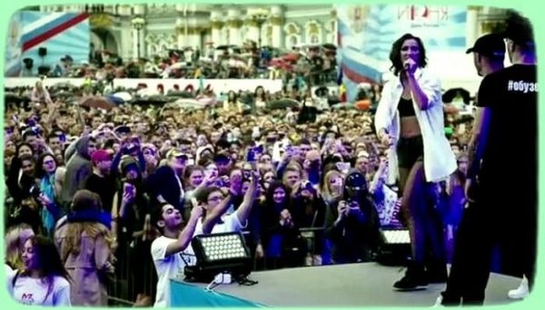 На концерте Ольги Бузовой подпевала проплаченная массовка