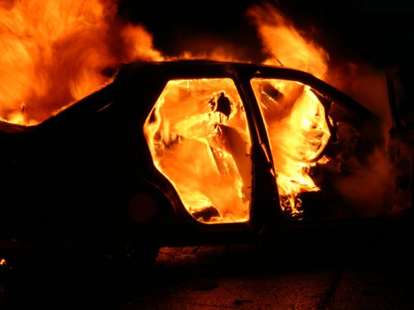 Два автомобиля сгорели ночью в Нижнем Тагиле