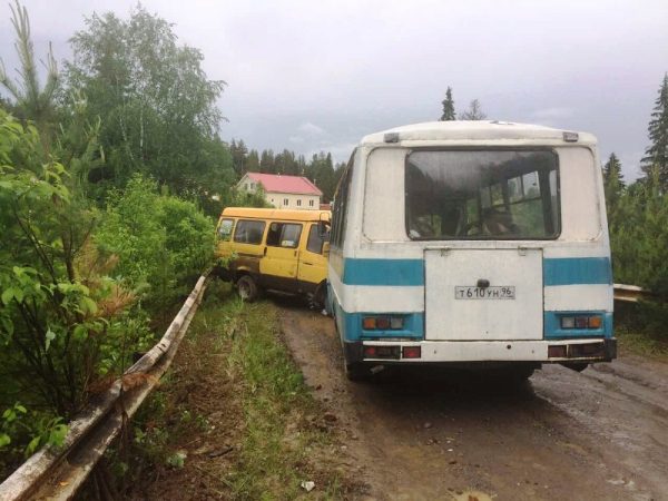 Два автобуса столкнулись под Нижним Тагилом