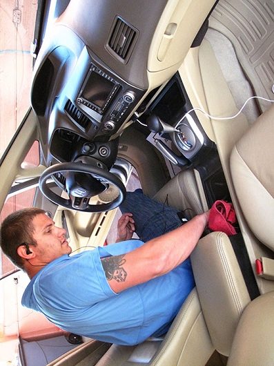 5 характерных пятен в вашем автомобиле, которые обычно забывают очистить
