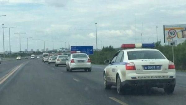 20 водителей в Свердловской области не пропустили машину скорой помощи во время полуторачасовой проверки ГАИ (ФОТО)