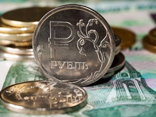 Все большее число россиян стали хранить деньги в рублях