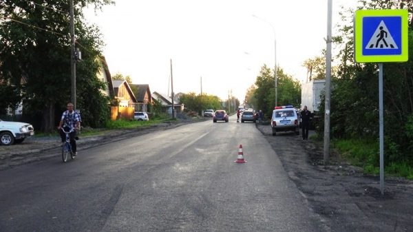 Volkswagen сбил пешехода на Перова