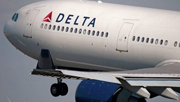 Delta извинилась перед россиянином, которого высадили с самолета