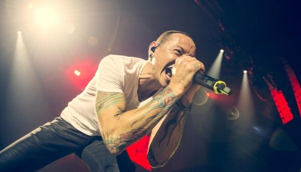 Памяти лидера легендарного Linkin Park Честера Беннингтона (видео)
