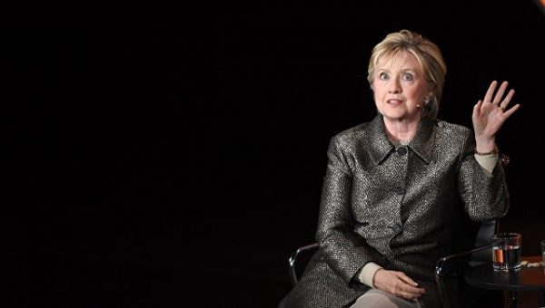 Клинтон в новой книге назовет виновных в своем поражении на выборах