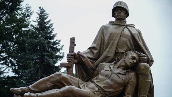 Польша не будет заботиться о памятниках красноармейцам, заявил Ващиковский