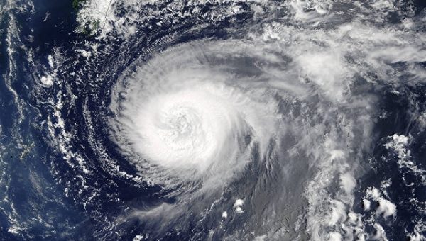 Один человек погиб, один пострадал из-за тайфуна “Нору” в Японии