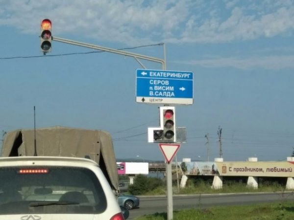 Таинственные светофоры появились на Южном въезде в Нижнем Тагиле (ФОТО)