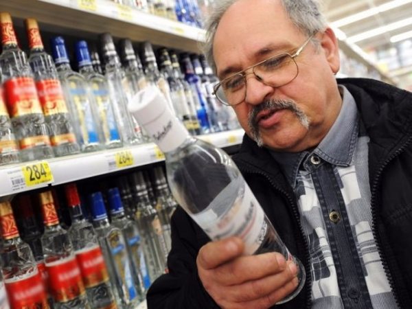Минимальная цена за бутылку водки в России может подняться до 300 рублей