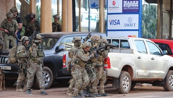 В Буркина-Фасо джихадисты открыли стрельбу в кафе