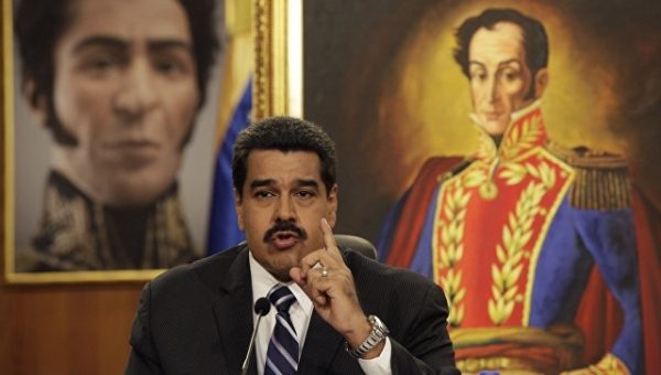Мадуро представил Учредительному собранию свой проект конституции