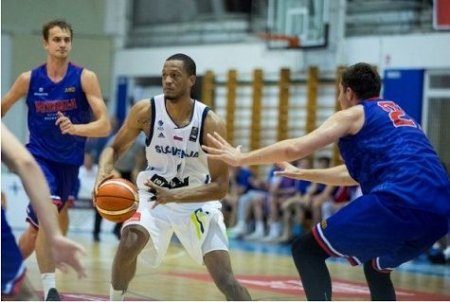 Студент из Нижнего Тагила стал участником баскетбольного матча с национальной сборной Словении