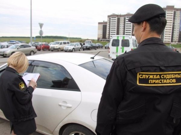Житель Богдановича по частям продал арестованную приставами машину