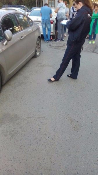 Неизвестные пробили колеса 37 автомобилям в Екатеринбурге (ФОТО)