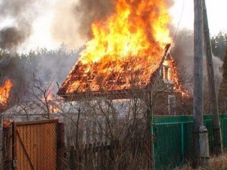 Пенсионер был спасен сторожем из горящего дома в саду под Нижним Тагилом