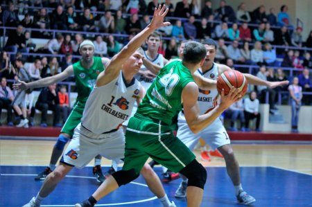 Баскетболисты Нижнего Тагила одержали две важные победы в Челябинске