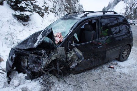 Водитель погиб, три человека травмированы в аварии под Нижним Тагилом
