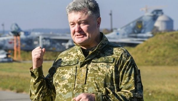 Захарова предположила, что Порошенко решил возглавить украинскую церковь