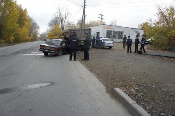 В Нижнем Тагиле водитель ВАЗа погиб после столкновения с КАМАЗом