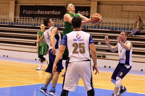 В Ревде стартовал Кубок Свердловской области по баскетболу среди мужских команд