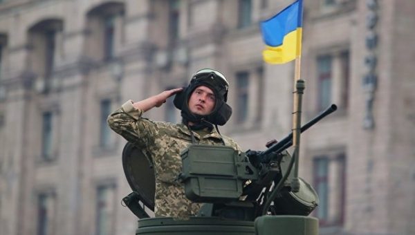 Во Львове прошел марш украинских военных и техники