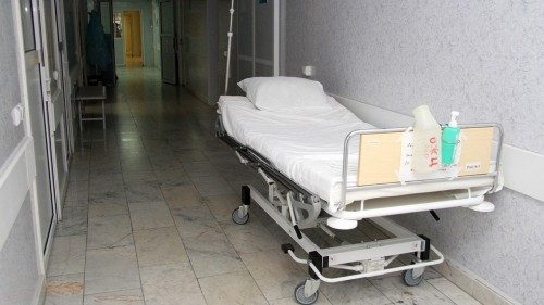  Суд оставил на свободе врачей, которые бросили умирающего пациента в коридоре больницы Нижнего Тагила															