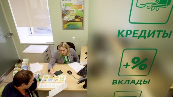 Более 1 млн россиян стали невыездными заграницу из-за долгов по кредитам 