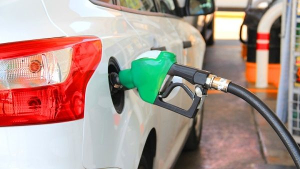 Заливаем бак по полной: бензин в Свердловской области подешевел в среднем на 1 рубль 