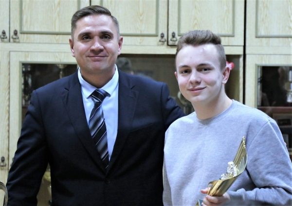 Футболистам нижнетагильской «Юности»  вручили серебряные награды первенства Свердловской области