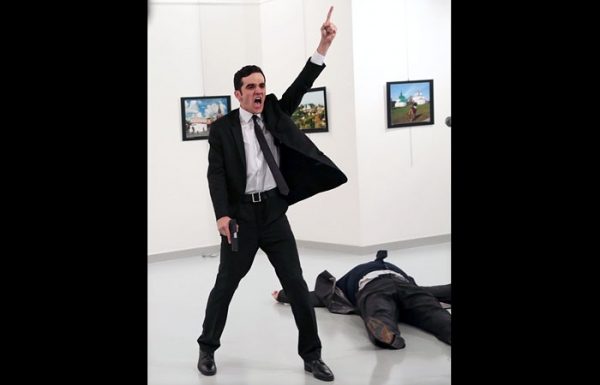 Главный приз World Press Photo вручили за фото убийцы российского посла