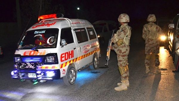 Более 30 человек погибли и еще 100 ранены после взрыва в Пакистане