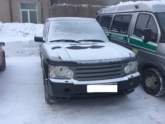Дорогой внедорожник арестовали у жителя Екатеринбурга за долги банку (ФОТО)