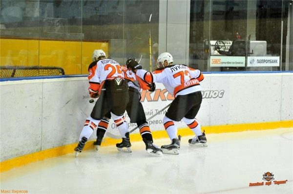 «Спутник» дважды обыграл ангарский «Ермак» в плей-офф
