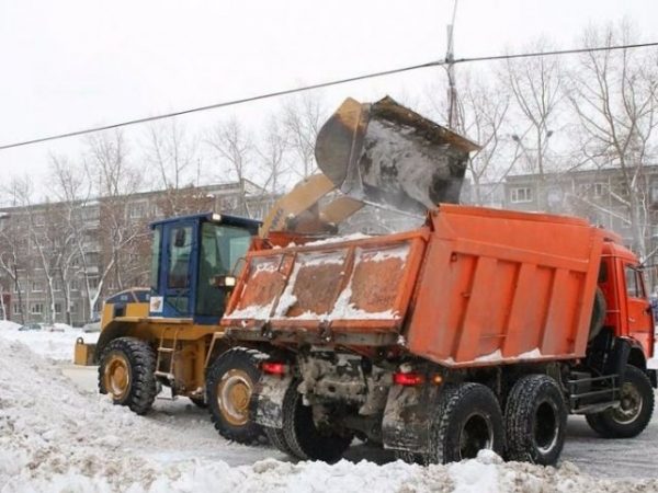 Рекордное количество снега будет вывезено с улиц Нижнего Тагила до начала весны для защиты отремонтированных дорог от воды (ФОТО)