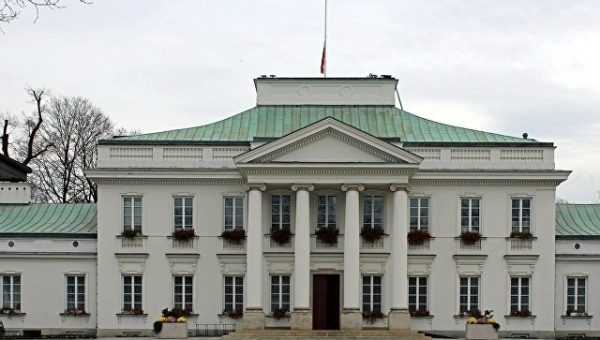 Латвиец запустил беспилотник над президентским дворцом в Польше