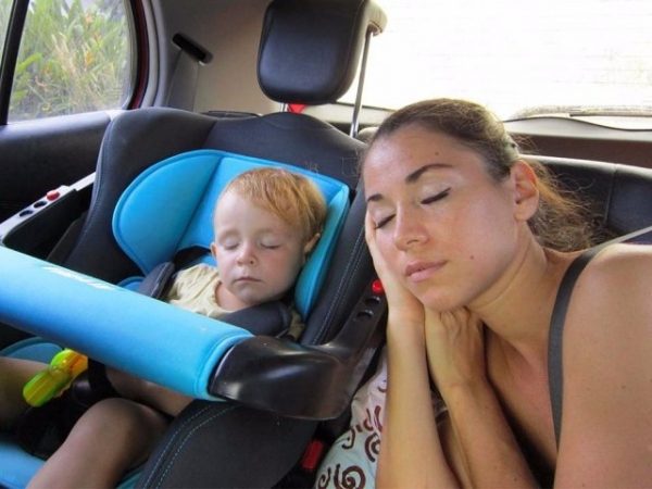 Женщина продержала малолетнего ребёнка в автомобиле семь часов подряд в Екатеринбурге (ВИДЕО)