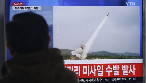 Северокорейские ракеты преодолели расстояние примерно до тысячи километров
