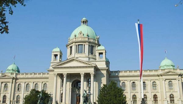 В парламенте Сербии Могерини встретили криками про Россию
