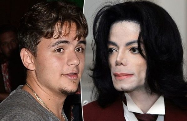 ВИДЕО: Сын Майкла Джексона сделал тату в честь отца