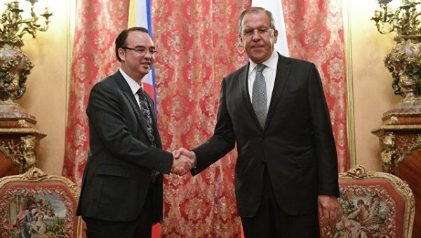 Глава МИД Филиппин назвал Лаврова “гигантом дипломатии”