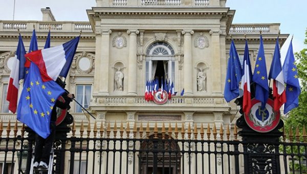Новый глава МИД Франции провел первые переговоры с зарубежными коллегами