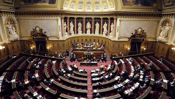 СМИ: французские министры покинут кабмин в случае проигрыша на выборах