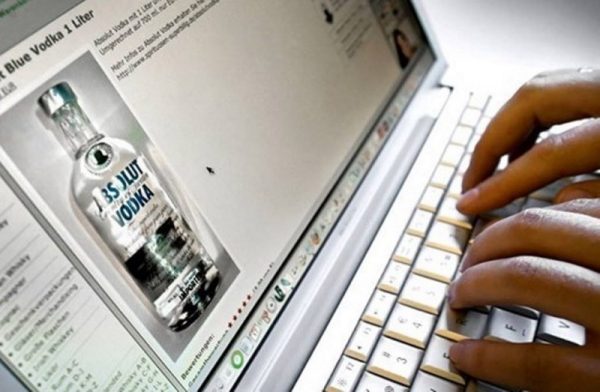 Законопроект об уголовном преследовании за продажу алкоголя в интернете внесли в Госдуму