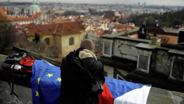 Глава МИД Чехии назвал квоты ЕС по приему беженцев “потемкинской политикой”